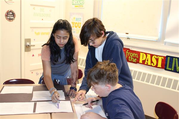  kids working together 
