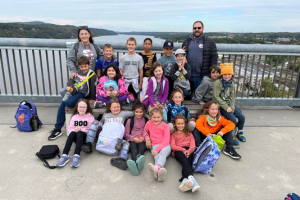  Students and their teachers on the Walkway Over the Hudson