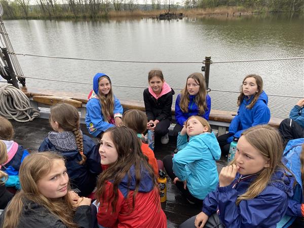  students on boat 